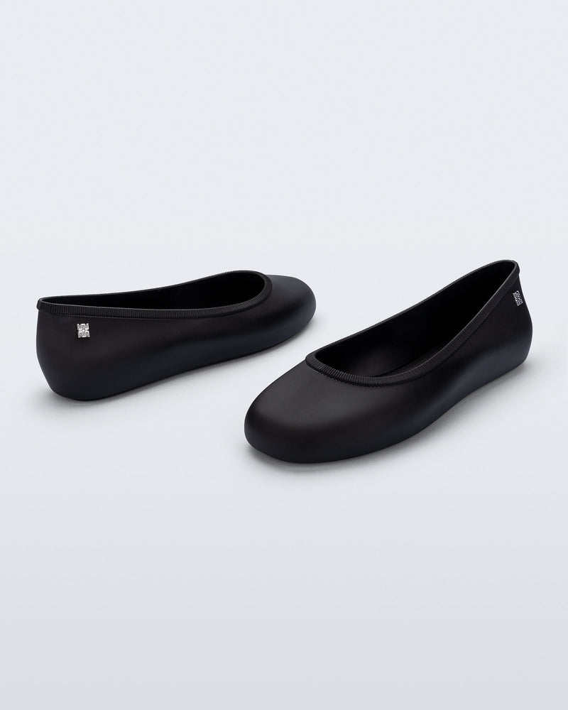 BLACK-BU774