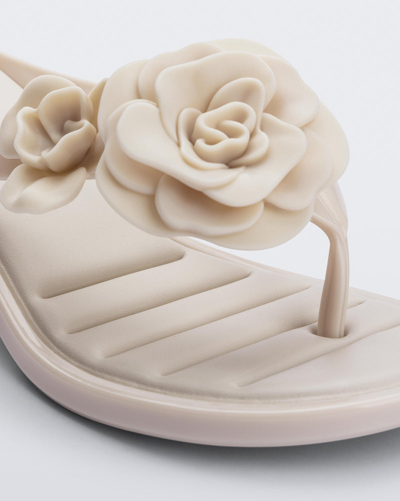 Melissa Thong Kitten Heel Petals Adult